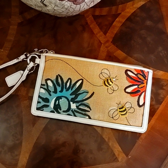 COACH EUC Ltd Edition Leafy 🐞 Straw Leather Tote Bag & 🐝Writslet ❤️ - Picture 13 of 16